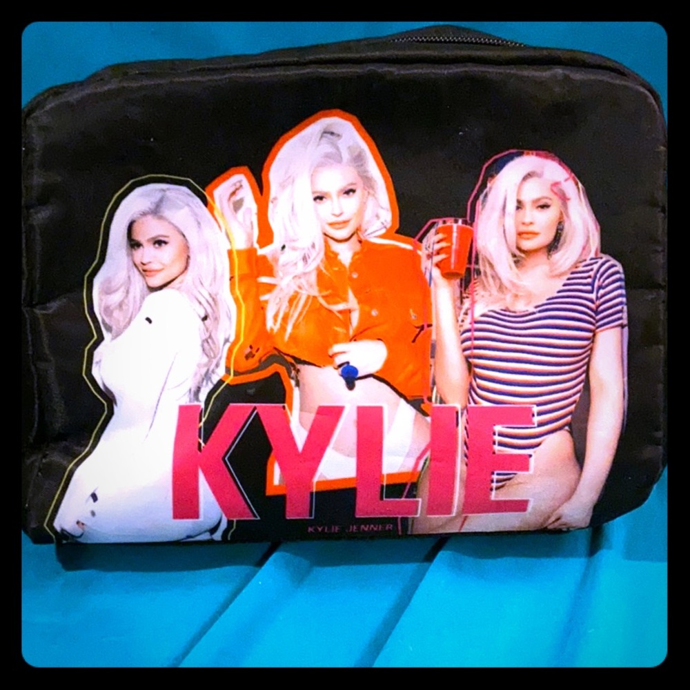 Kylie Jenner make up bag